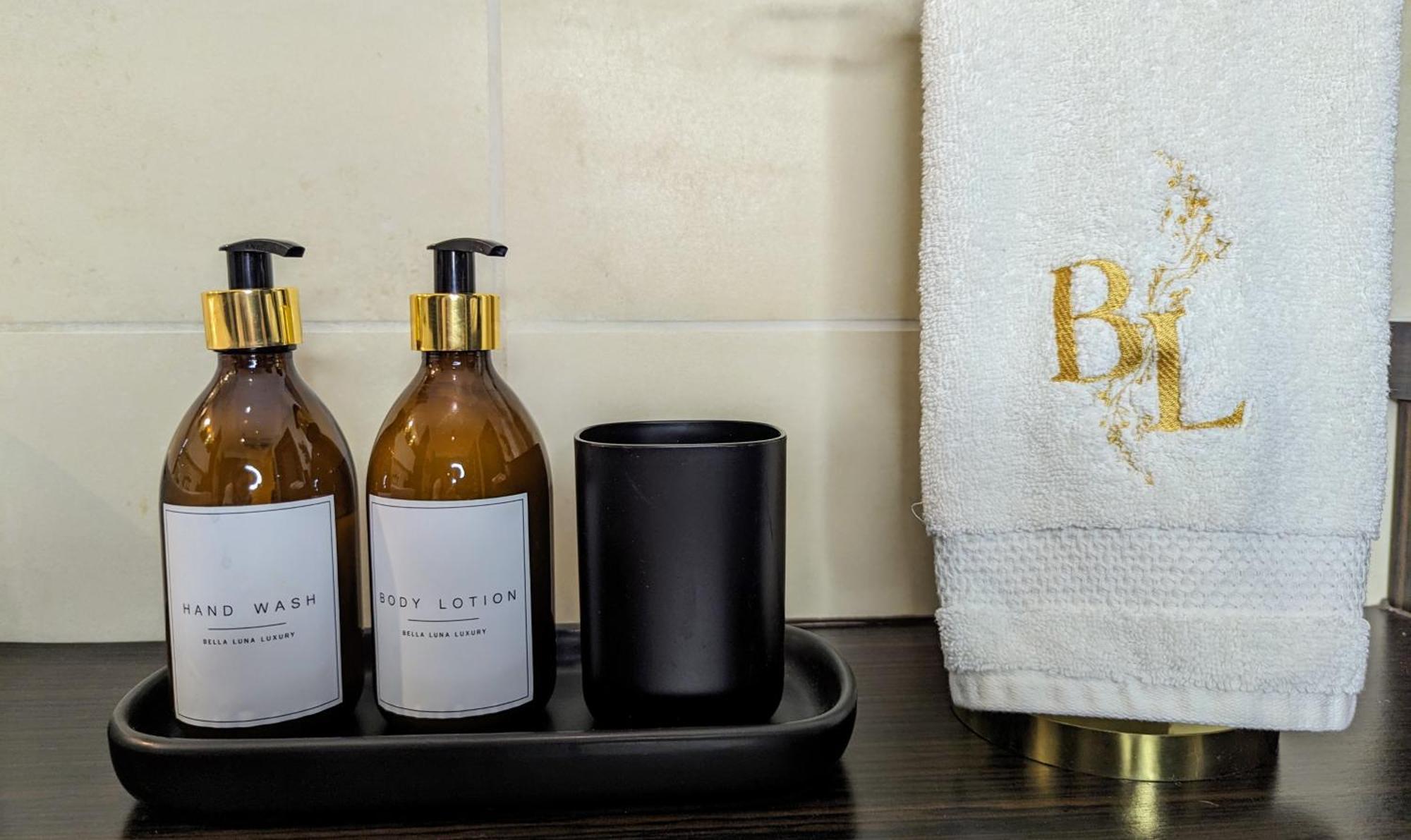 ורשה Bella Luna Luxury Suites - Chic Residence In Historic Square מראה חיצוני תמונה